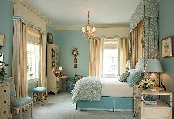 Бирюзовая спальня с бежевым цветом в интерьере