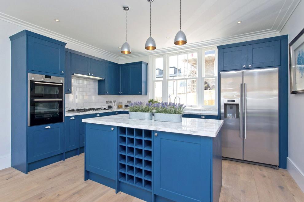 Размещение синего цвета на кухне